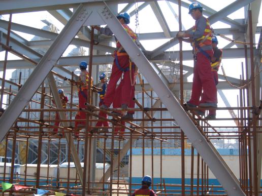 中海殼牌石化框架腳手架搭設(shè)施工中